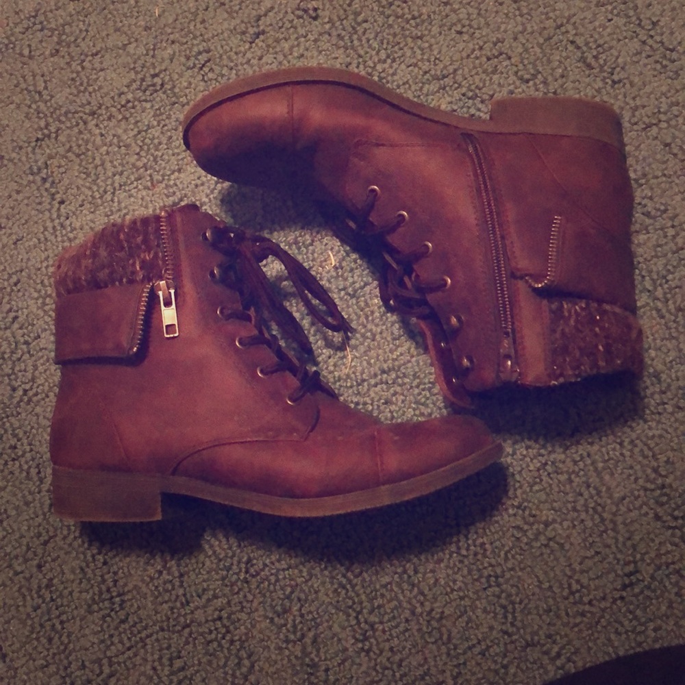 Mudd brand purple fold over boots.